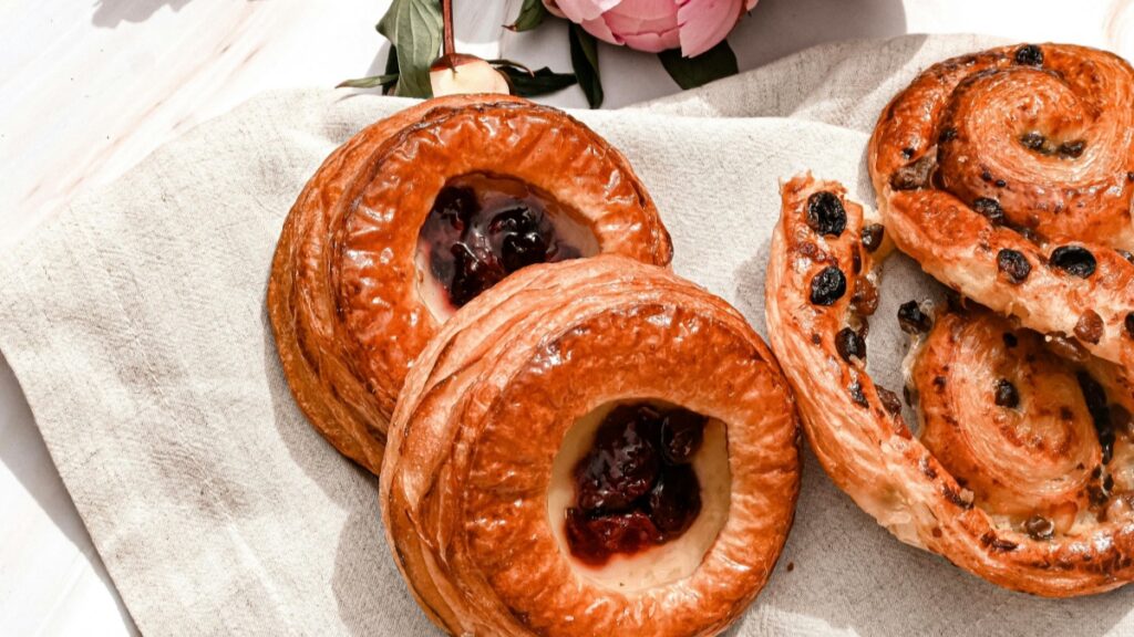 How Côte d'Ivoire WhatsApp bloggers can collaborate with China advertisers in 2025