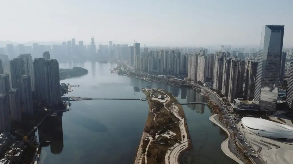 Guide pratique pour créateurs algériens sur Clubhouse : astuces, démos et tendances 2025.