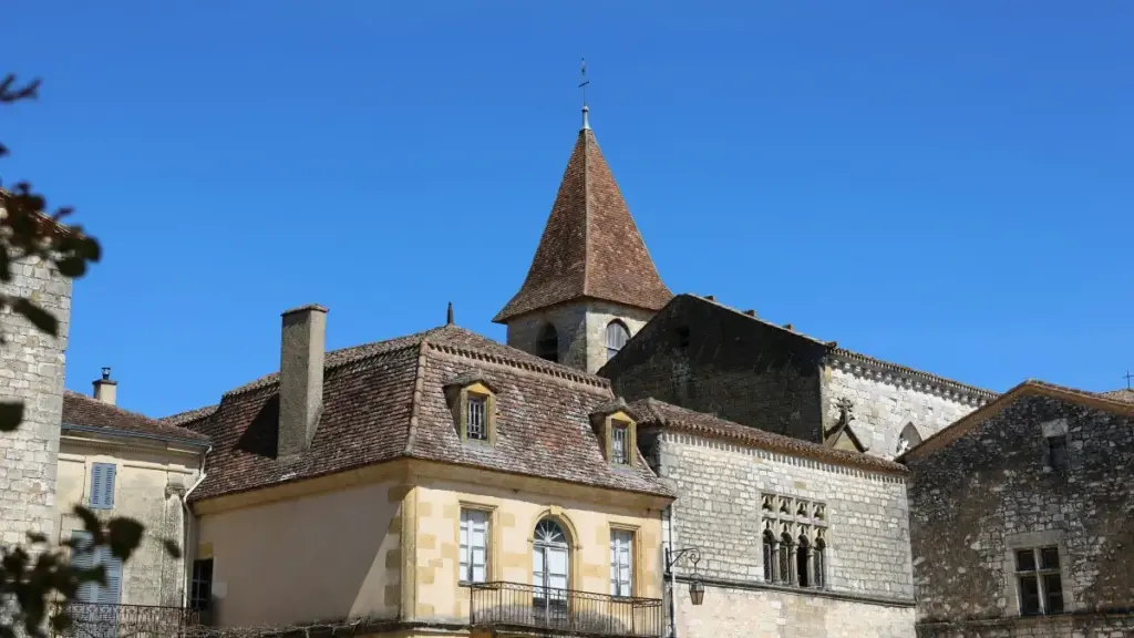 Wèman an Côte d'Ivoire, kijan ou ka jwenn créateurs Clubhouse Estonia pou lanse inisyativ mak sosyalman responsab.