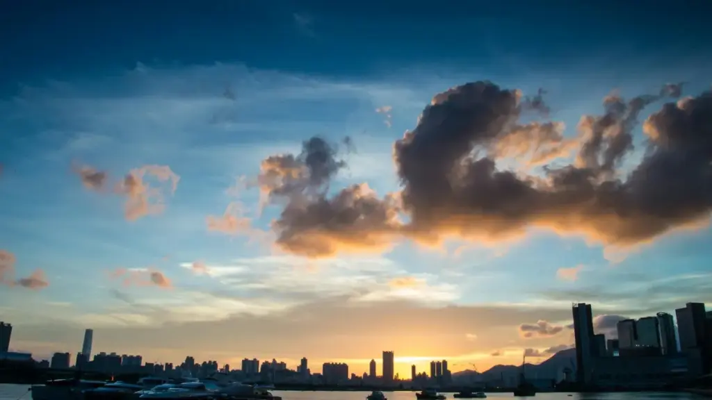 Guide pratique pour créateurs en Côte d'Ivoire: comment approcher marques danoises sur Chingari et vendre des tutoriels brandés.