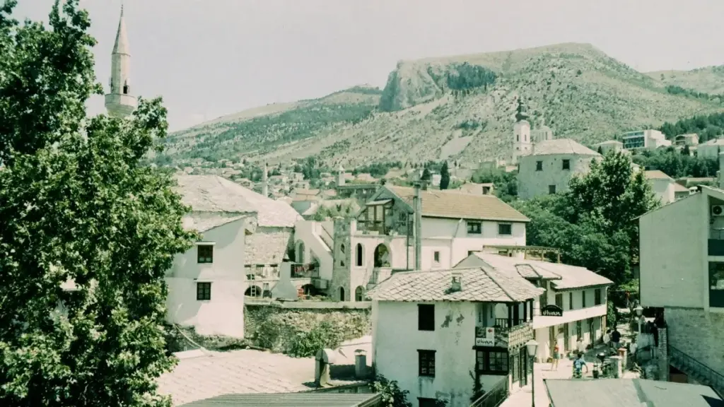 "Guide pratik pou kréatè an Côte d'Ivoire: kɔfɛ Estonia brand ye Chingari, travay avɛ game publishers, estrateji outreach, ak egzanp dènyèman."