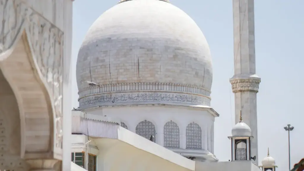 Sɛbɛn fɔlɔ: Kɔnɔfɛ Ivorian kreators ye LinkedIn la ka fɔ Latvia brands k’a la review, ni tips praktikal, templates, ni ka fɛ kɔrɔnya.