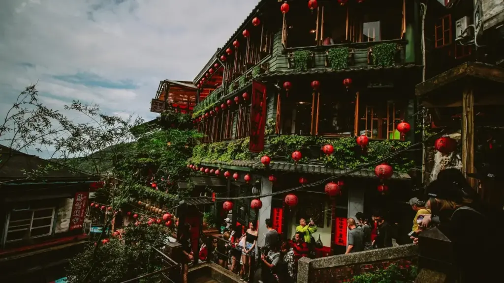 Guide pratique pour créateurs Ivoiriens : comment contacter marques malaisiennes sur Discord pour styliser tenues avec leurs produits.