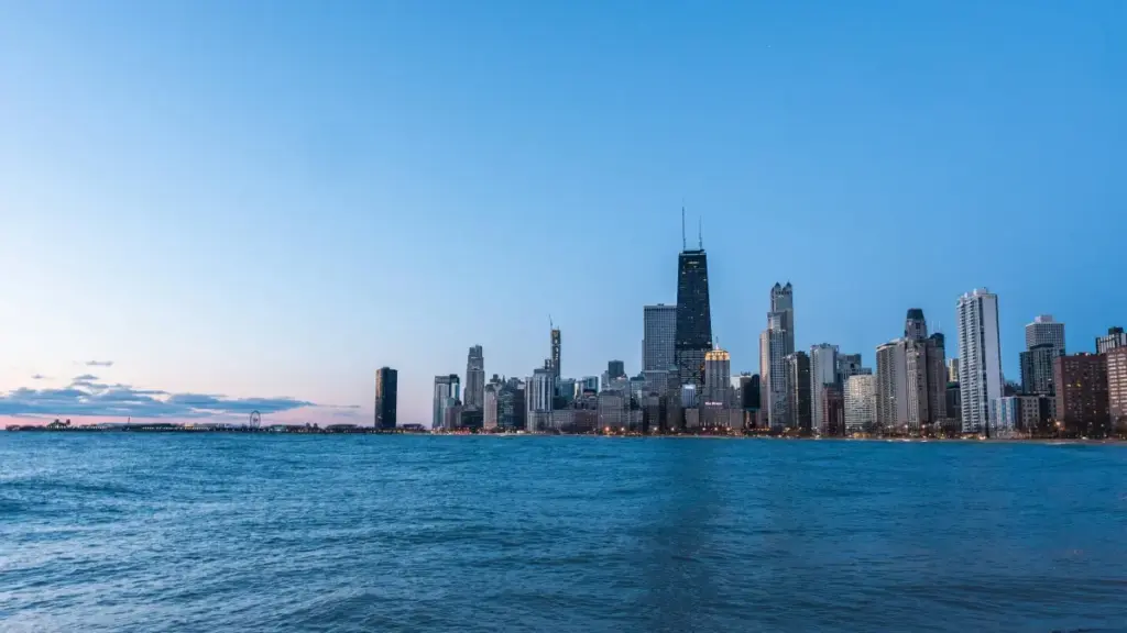 Ma kɛnɛ ka fo: u bɛ taa Mexico brands we Netflix la, ni u bɛ sɔrɔ signups kɔrso bi. Tipɛ, taktiki, ni misɛnsi fɛrɛ-fɛrɛ wɛrɛ.