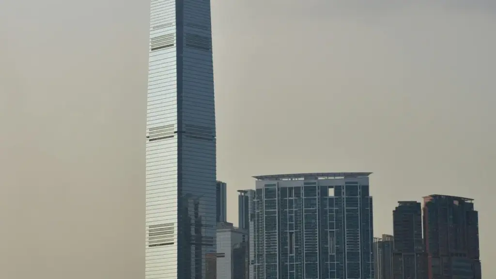 "Guides pour créateurs en Côte d'Ivoire: comment trouver et pitché marques Oman sur Chingari pour vidéos reaction de chanson, avec tactiques, table de données et modèle de message."