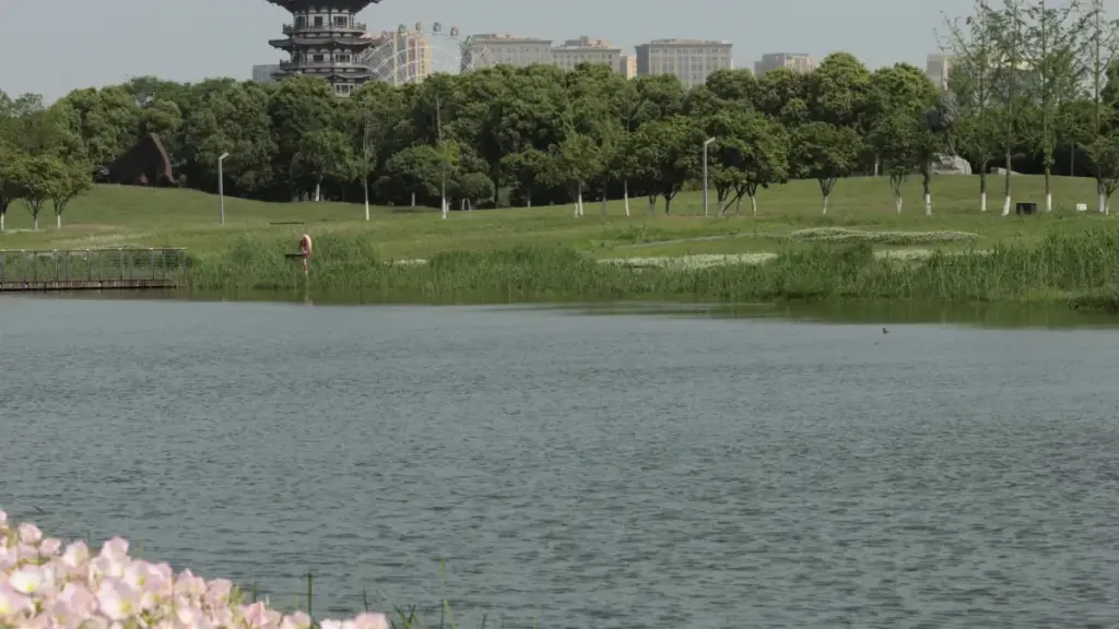 "Guide pratique pour créateurs en Côte d'Ivoire : comment approcher les marques qataries via Zalo, construire crédibilité et décrocher collaborations haut de gamme."