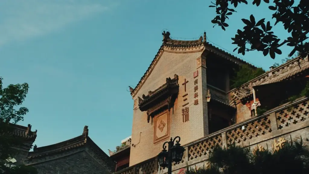 Guide pratique pour annonceurs en Côte d'Ivoire sur comment repérer et collaborer avec créateurs Sweden Rumble afin de promouvoir tours locaux via influenceurs.