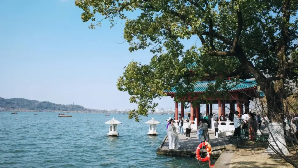 Guide pratique pour créateurs en Côte d'Ivoire qui veulent contacter marques éthiopiennes sur TikTok et proposer transformations avant/après. Stratégies de prospection, formats, outils et risques.