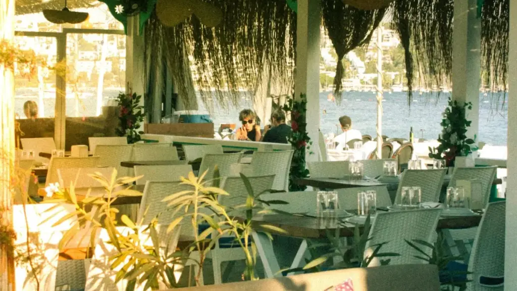 Guide pràktik pou créateurs en Côte d'Ivoire ki voulan joindre marcas États-Unis lo Rumble pou ekri revyu long, ak taktiks kontak, pitch, ak pwoteksyon vi prive.