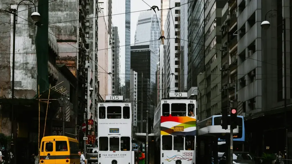 Guide pratique pour annonceurs en Côte d'Ivoire: comment repérer, contacter et activer créateurs japonais qui parlent de HBO Max pour lancer un jeu mobile.