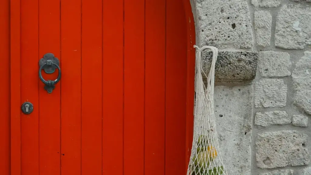 Guidé pratik pou créateurs Ivoire ki vlé kontakte mak Panama sou HBO Max pou fè review long, teknik outreach, kontra ak konsèy legal.