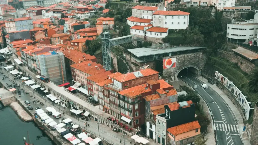 Guide pratique pour créateurs en Côte d'Ivoire qui veulent streamer contenu de jeu sponsorisé sur SoundCloud et attirer marques autrichiennes — stratégies concrètes, contacts et checklist.