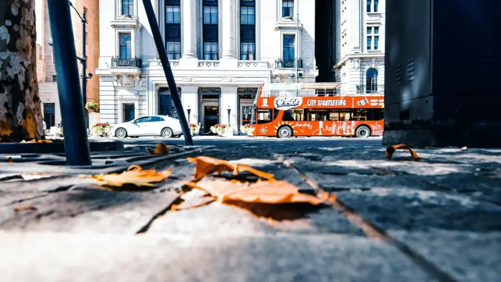 Sɛbɛ fo: Kà kɛnɛ fana nyogon kuma — tuto ya Facebook/Twitter fɔlɔ la, ni kɛnɛ sigi Jordan brands kura Twitter, ni kɔrɔni yɛrɛ fana travel guides. Dôgô ka hakɛ.