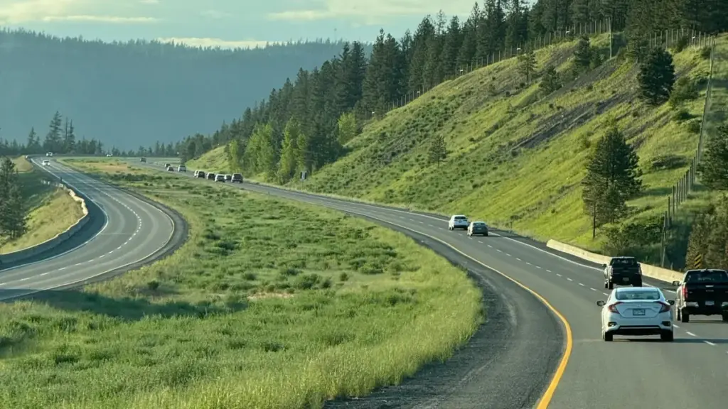 Guide pratique pour créateurs en Côte d'Ivoire qui veulent contacter marques iraniennes sur Pinterest pour tester et reviewer produits beauté et soin.